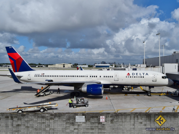 Boeing 757-251